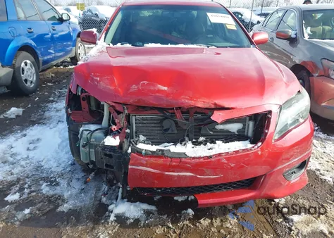 2010 Toyota Camry Se V6 z USA, uszkodzony, nr VIN 4T1BK3EK2AU606954